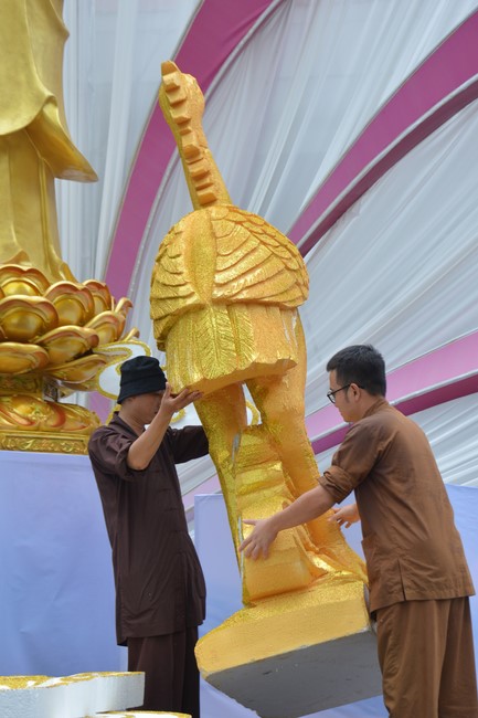 Affairs preparing for Lantern Candle Lighting Ceremony to commemorate Amitabha Buddha (Last part)