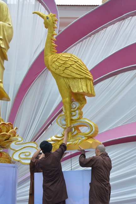 Affairs preparing for Lantern Candle Lighting Ceremony to commemorate Amitabha Buddha (Last part)