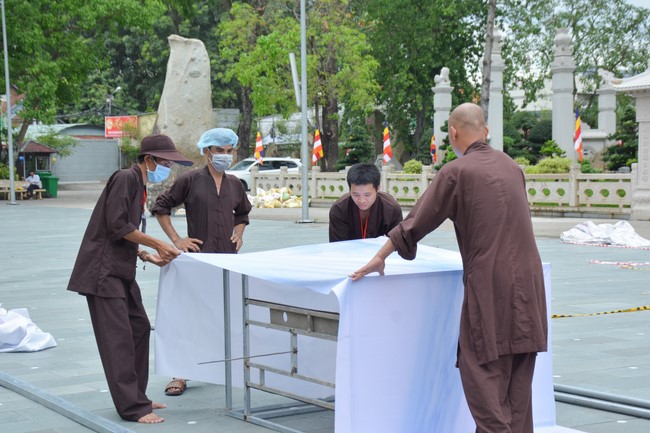 Affairs preparing for Lantern Candle Lighting Ceremony to commemorate Amitabha Buddha (Last part)
