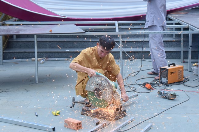Affairs preparing for Lantern Candle Lighting Ceremony to commemorate Amitabha Buddha (Last part)