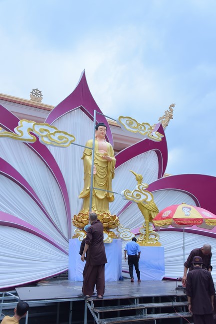 Affairs preparing for Lantern Candle Lighting Ceremony to commemorate Amitabha Buddha (Last part)