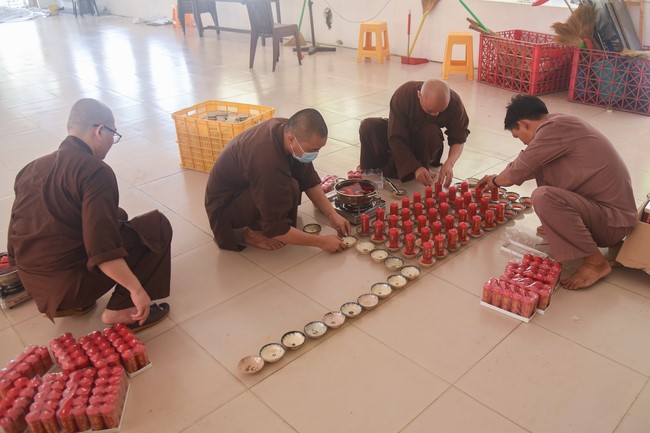 Affairs preparing for Lantern Candle Lighting Ceremony to commemorate Amitabha Buddha (Last part)