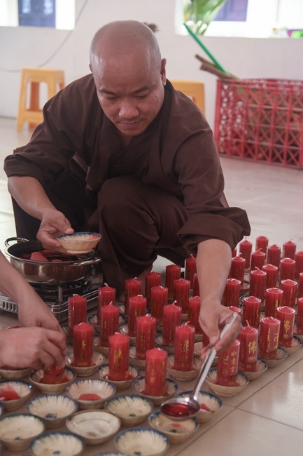 Affairs preparing for Lantern Candle Lighting Ceremony to commemorate Amitabha Buddha (Last part)