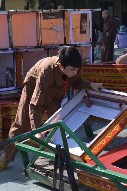 Affairs preparing for Lantern Candle Lighting Ceremony to commemorate Amitabha Buddha (Last part)