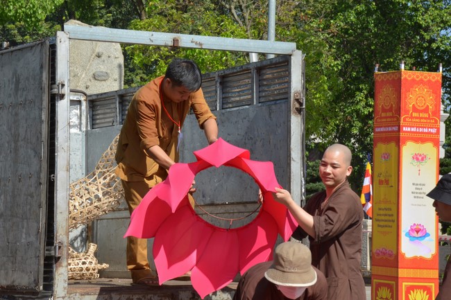 Affairs preparing for Lantern Candle Lighting Ceremony to commemorate Amitabha Buddha (Last part)