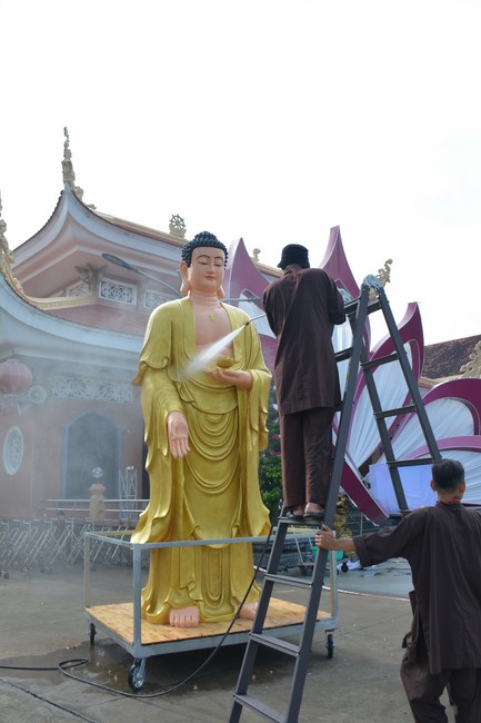 Affairs preparing for Lantern Candle Lighting Ceremony to commemorate Amitabha Buddha (Last part)
