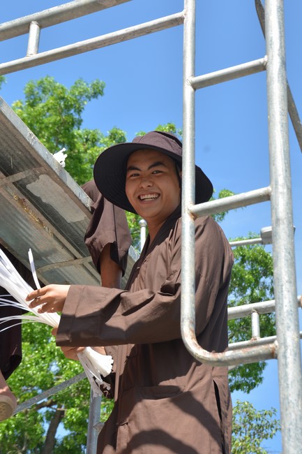Affairs preparing for Lantern Candle Lighting Ceremony to commemorate Amitabha Buddha (Last part)