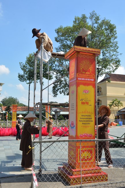 Affairs preparing for Lantern Candle Lighting Ceremony to commemorate Amitabha Buddha (Last part)