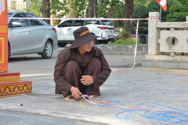 Affairs preparing for Lantern Candle Lighting Ceremony to commemorate Amitabha Buddha (Last part)