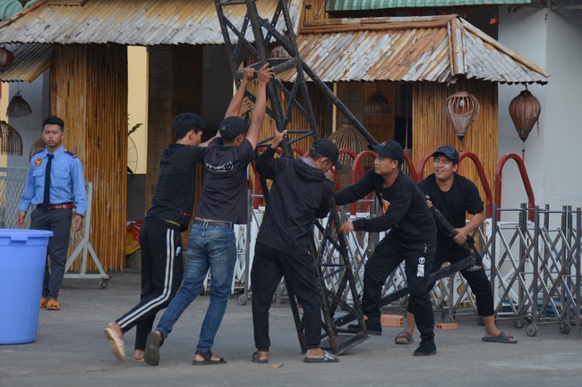 Affairs preparing for Lantern Candle Lighting Ceremony to commemorate Amitabha Buddha (Last part)