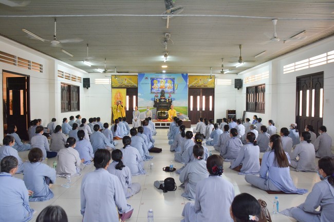 Dharma Talk  The Core of Ksitigarbha Sutra in The 98th Seven-Day Retreat