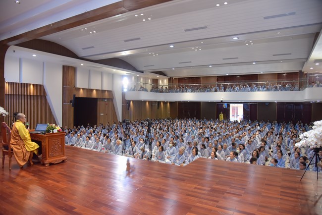 Dharma Talk  The Core of Ksitigarbha Sutra in The 98th Seven-Day Retreat