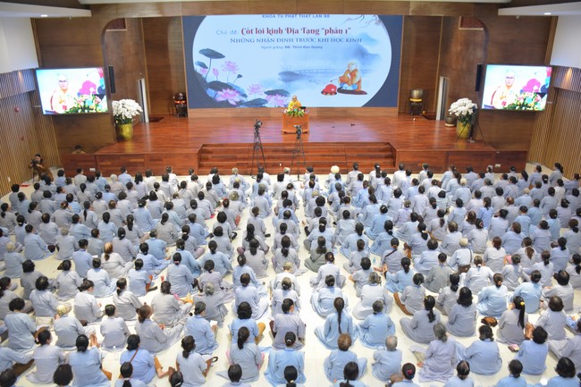 Dharma Talk  The Core of Ksitigarbha Sutra in The 98th Seven-Day Retreat