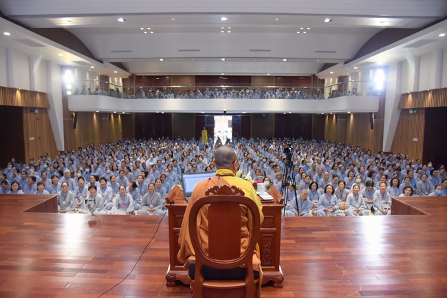 Dharma Talk  The Core of Ksitigarbha Sutra in The 98th Seven-Day Retreat
