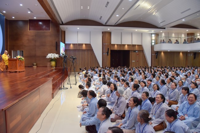 Dharma Talk  The Core of Ksitigarbha Sutra in The 98th Seven-Day Retreat