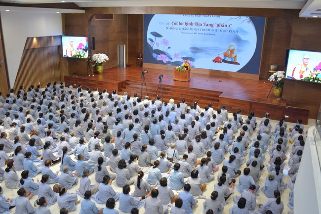 Dharma Talk  The Core of Ksitigarbha Sutra in The 98th Seven-Day Retreat