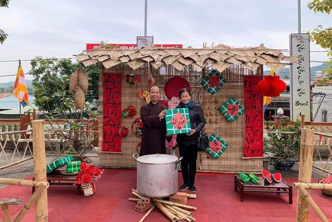 Leaders of Quang Ninh Province and delegations visit and wish New Year at Tieu Dao Pagoda
