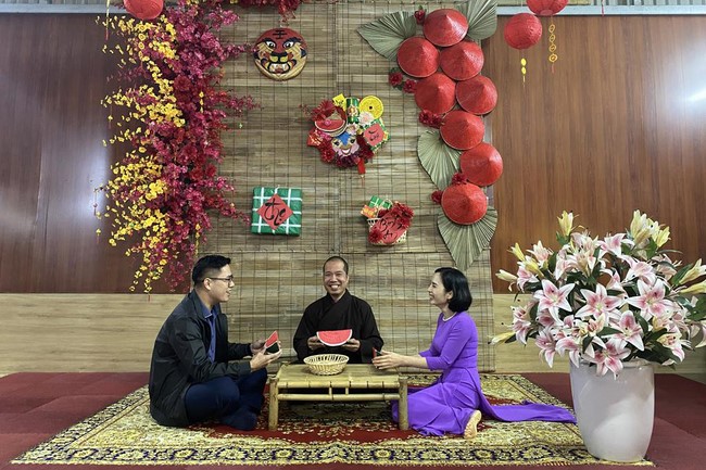 Leaders of Quang Ninh Province and delegations visit and wish New Year at Tieu Dao Pagoda