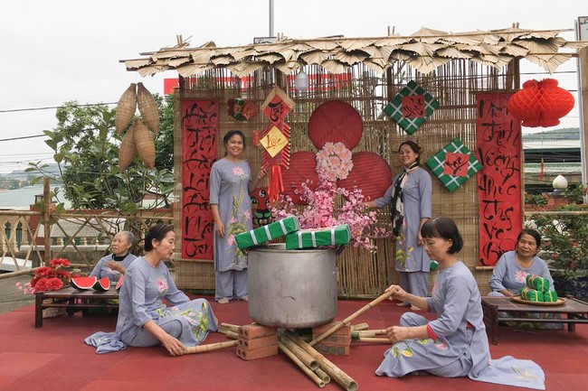 Leaders of Quang Ninh Province and delegations visit and wish New Year at Tieu Dao Pagoda