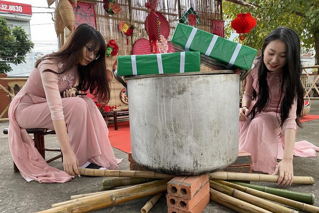 Leaders of Quang Ninh Province and delegations visit and wish New Year at Tieu Dao Pagoda