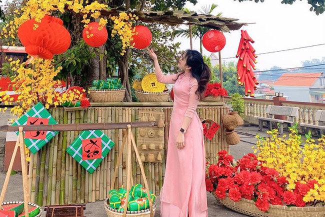 Leaders of Quang Ninh Province and delegations visit and wish New Year at Tieu Dao Pagoda