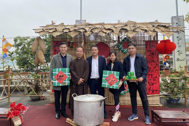 Leaders of Quang Ninh Province and delegations visit and wish New Year at Tieu Dao Pagoda