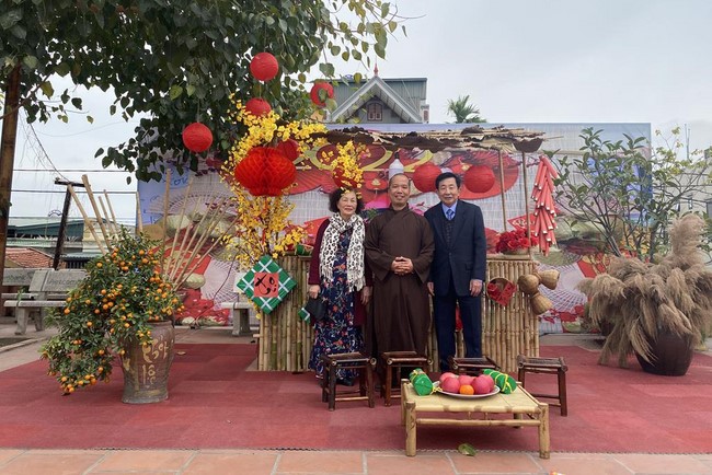 Leaders of Quang Ninh Province and delegations visit and wish New Year at Tieu Dao Pagoda