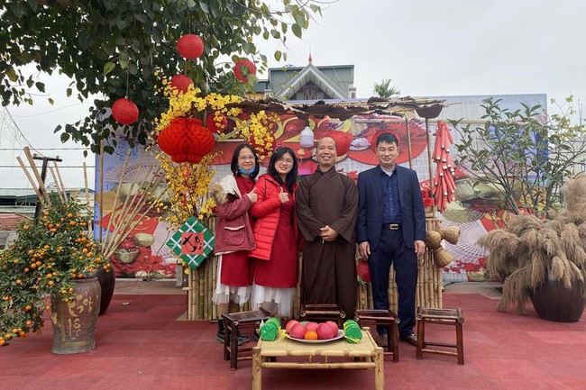 Leaders of Quang Ninh Province and delegations visit and wish New Year at Tieu Dao Pagoda