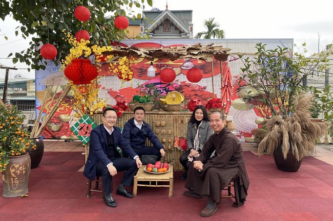 Leaders of Quang Ninh Province and delegations visit and wish New Year at Tieu Dao Pagoda