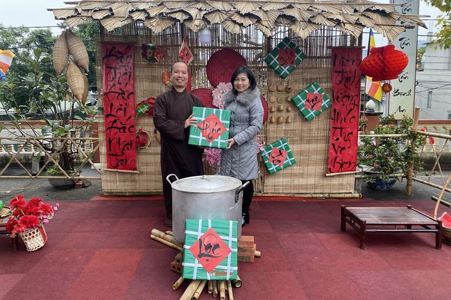 Leaders of Quang Ninh Province and delegations visit and wish New Year at Tieu Dao Pagoda