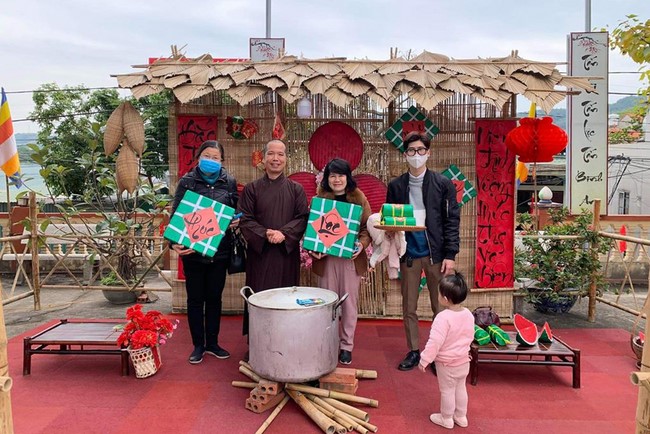 Leaders of Quang Ninh Province and delegations visit and wish New Year at Tieu Dao Pagoda