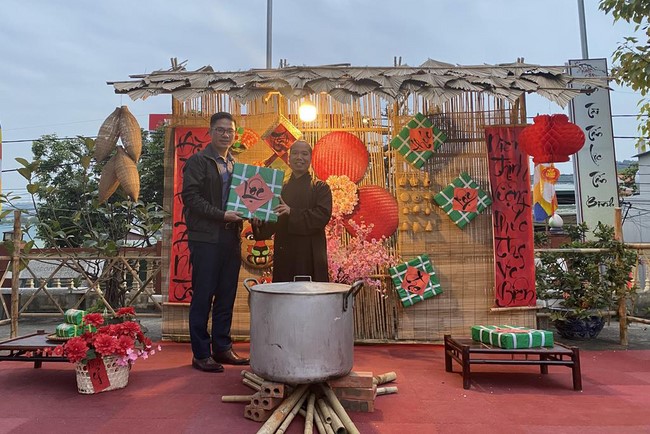 Leaders of Quang Ninh Province and delegations visit and wish New Year at Tieu Dao Pagoda