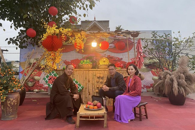 Leaders of Quang Ninh Province and delegations visit and wish New Year at Tieu Dao Pagoda