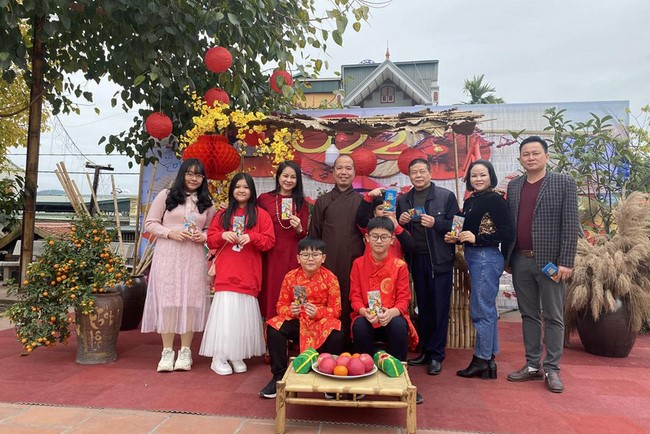 Leaders of Quang Ninh Province and delegations visit and wish New Year at Tieu Dao Pagoda