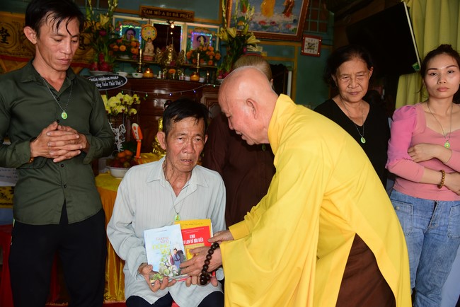 Viếng tang lễ Phật tử Liên Nhã, Đồng Tháp