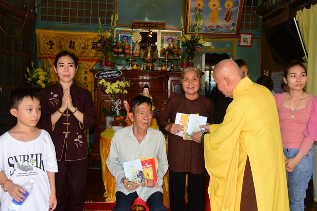 Viếng tang lễ Phật tử Liên Nhã, Đồng Tháp