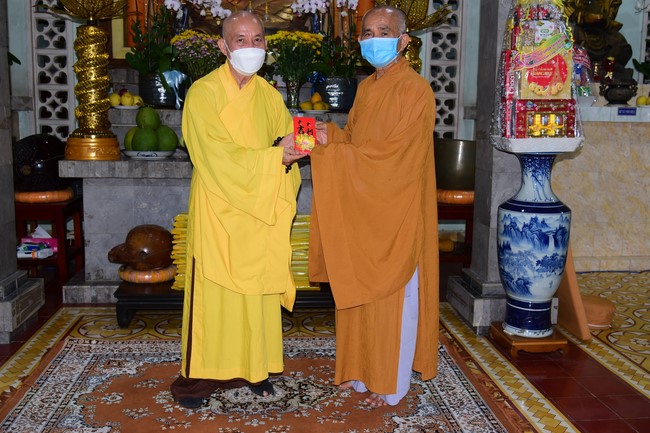 Cúng dường trường Trung cấp Phật học Đồng Tháp và Vĩnh Long