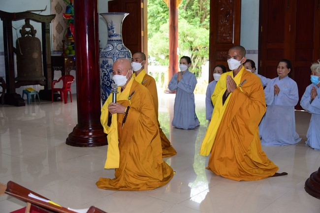 Cúng dường trường Trung cấp Phật học Đồng Tháp và Vĩnh Long