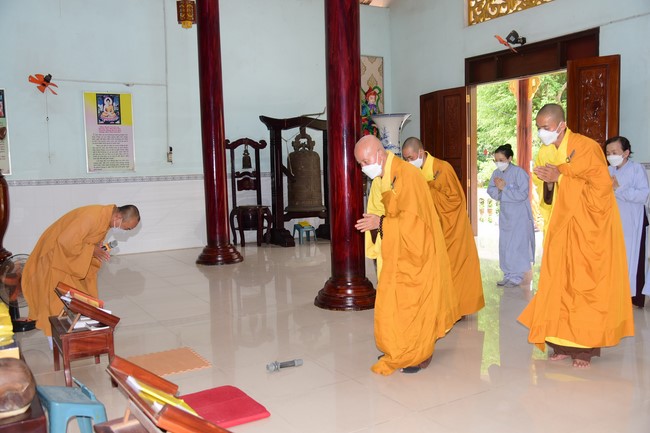 Cúng dường trường Trung cấp Phật học Đồng Tháp và Vĩnh Long