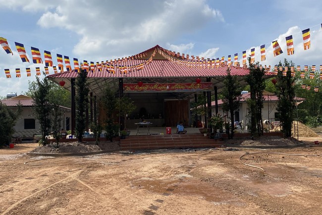 New Year's Praying Ceremony at Suoi Phap Pagoda, Tay Ninh