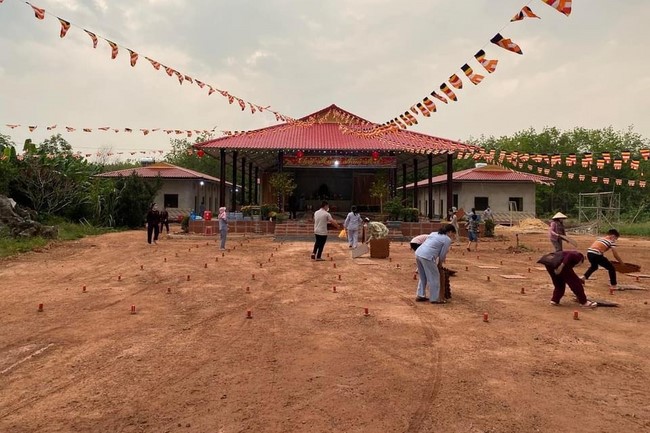 New Year's Praying Ceremony at Suoi Phap Pagoda, Tay Ninh