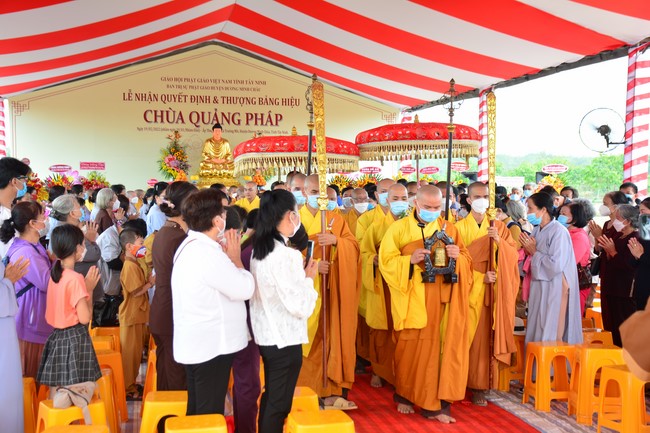 The ceremony setting up the signboard of Quang Phap pagoda - Tay Ninh