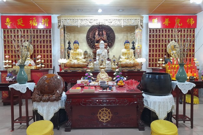 Celebrating New Year's Eve in a foreign land at Linh An Temple, Taiwan