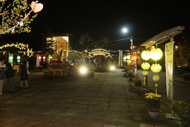 Welcoming the New Year's Eve at Dong Cao Pagoda - Thanh Hoa