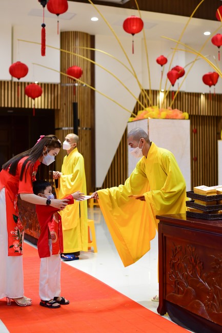 Chùm ảnh mồng một Tết Nhâm Dần