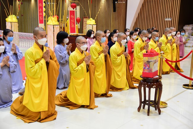 Chùm ảnh mồng một Tết Nhâm Dần