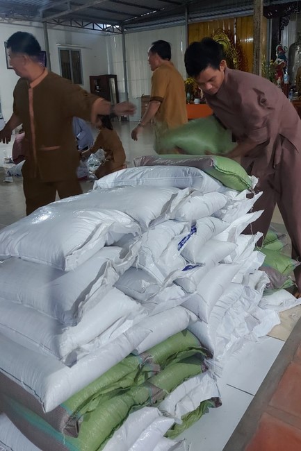 Từ thiện tại chùa An Hương, An Giang