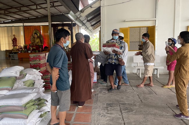 Từ thiện tại chùa An Hương, An Giang