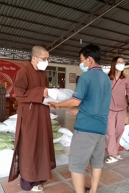 Từ thiện tại chùa An Hương, An Giang