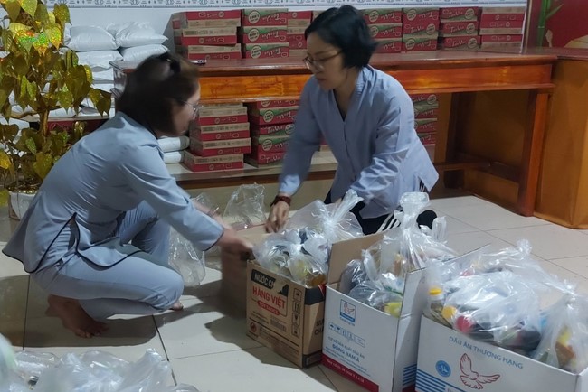 Từ thiện tại chùa An Hương, An Giang